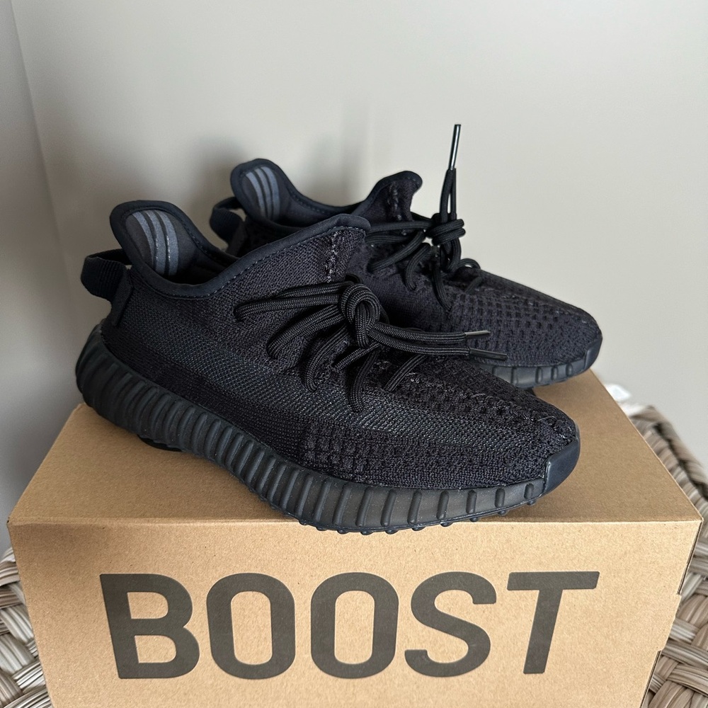 Yeezy Boost V2 Onyx